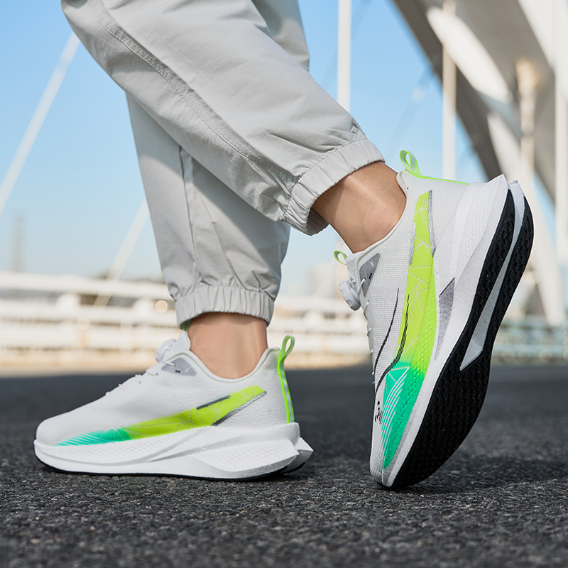 Karbon Plakalı Koşu Ayakkabıla - Ultragear Running incelemesi ve fiyatı